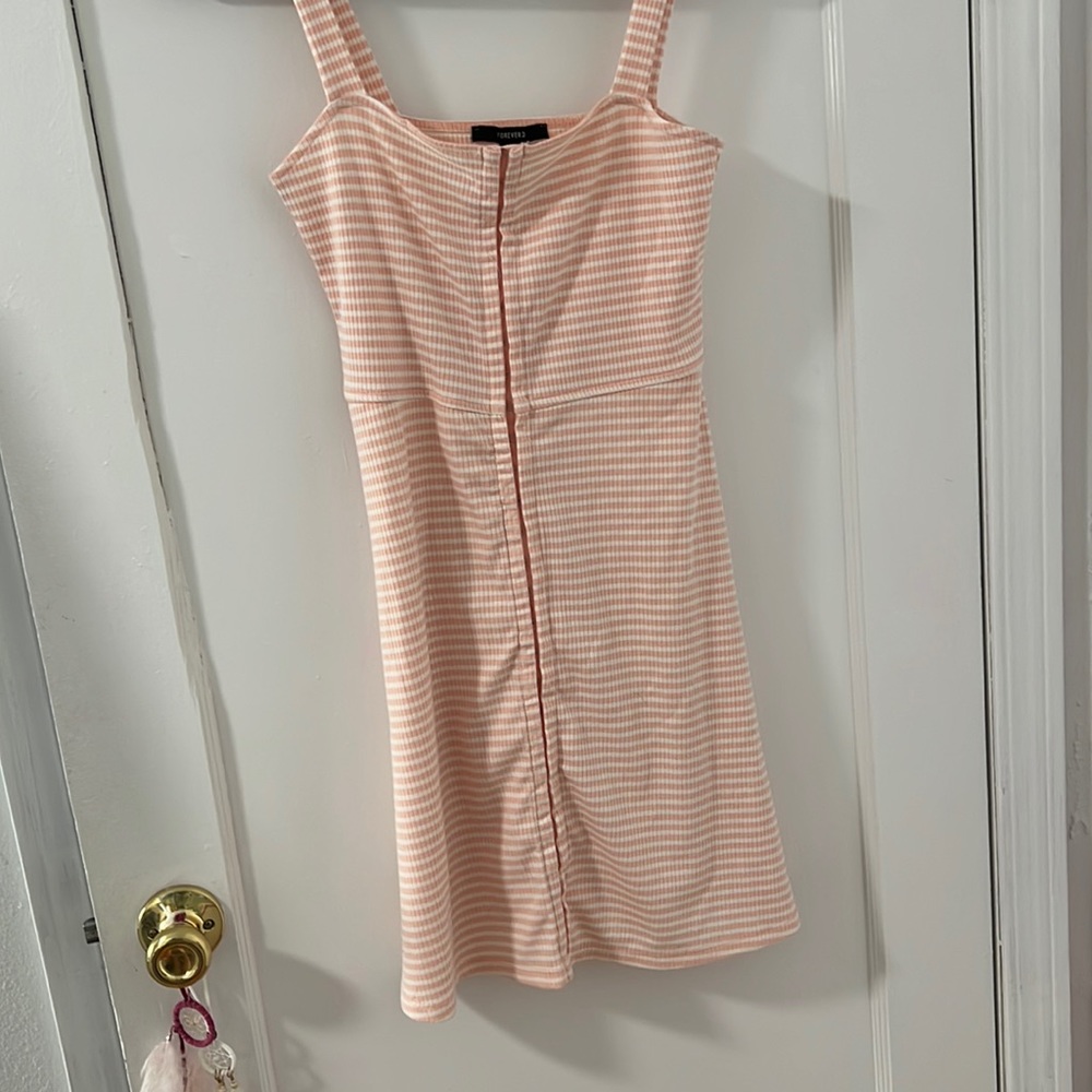 Forever 21: Pink stripped dress (Medium)